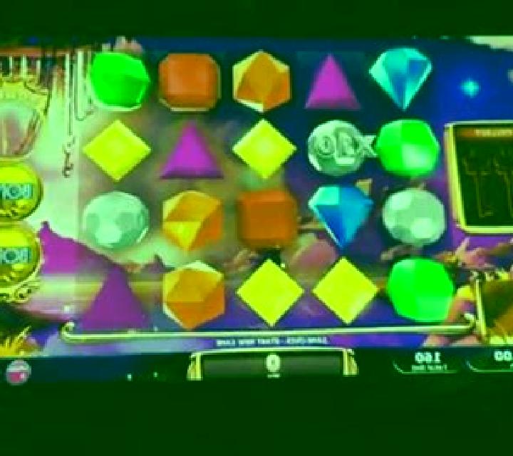 Hand of Fate slot